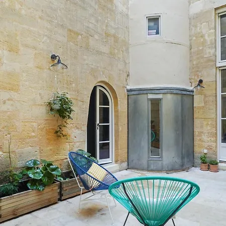 Superb Flat In The Heart Of The Historic District Of - Welkeys